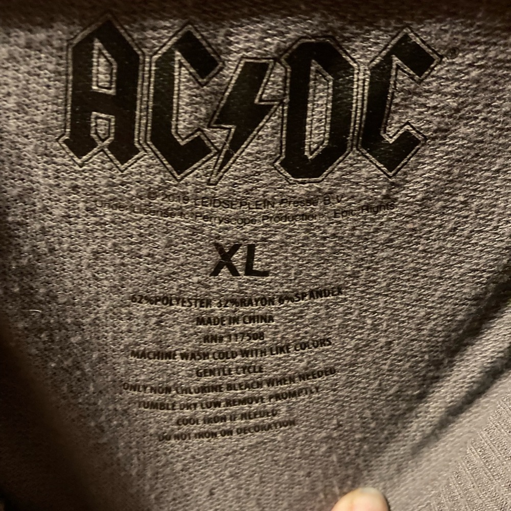 Junior’s AC/DC tee - Picture 3 of 4